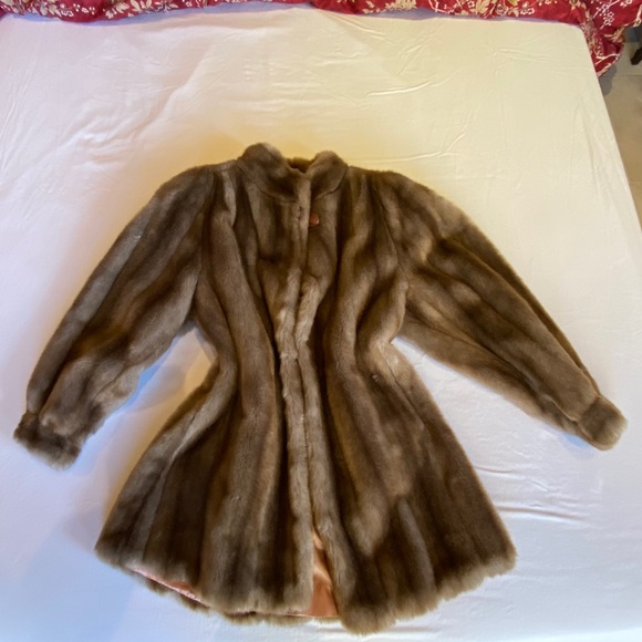 Luxurious, soft and cuddly faux fur coat - Picture 1 of 5